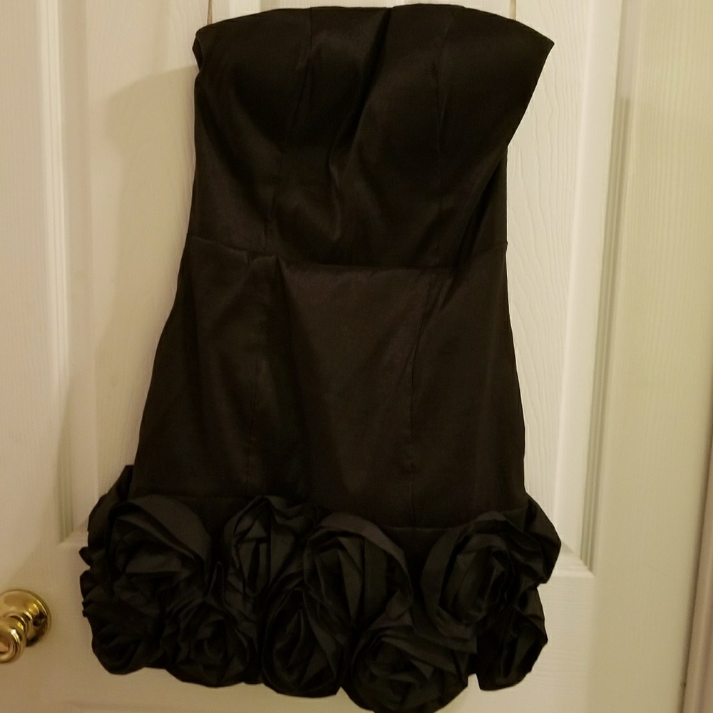 Forever 21 Black Strapless Dress w/ pockets.